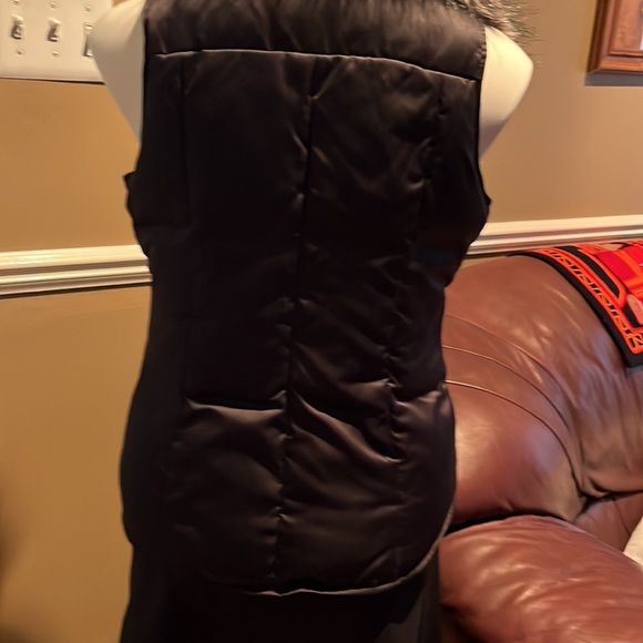 Down zip down and snap front vest - Picture 5 of 6